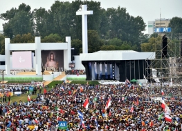 Autel saint-pere pendant les Journées mondiales de la Jeunesse en juillet 2016 à Cracovie